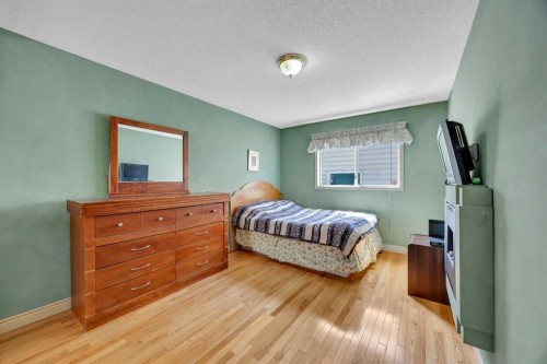 189 Applemead Close Se, Calgary, AB - Indoor Photo Showing Bedroom