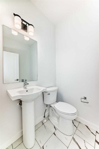 7403 202 Avenue Se, Calgary, AB - Indoor Photo Showing Bathroom