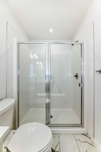 7403 202 Avenue Se, Calgary, AB - Indoor Photo Showing Bathroom