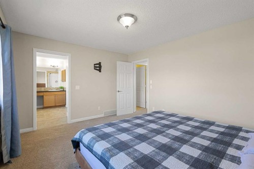 92 Covehaven Terrace Ne, Calgary, AB - Indoor Photo Showing Bedroom