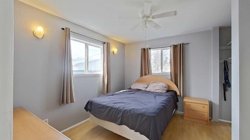 309 52 Avenue West, Claresholm, AB - Indoor Photo Showing Bedroom