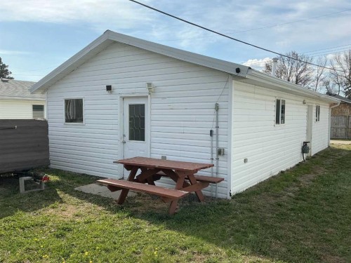 309 52 Avenue West, Claresholm, AB - Outdoor With Exterior