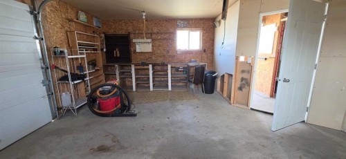 309 52 Avenue West, Claresholm, AB - Indoor Photo Showing Garage