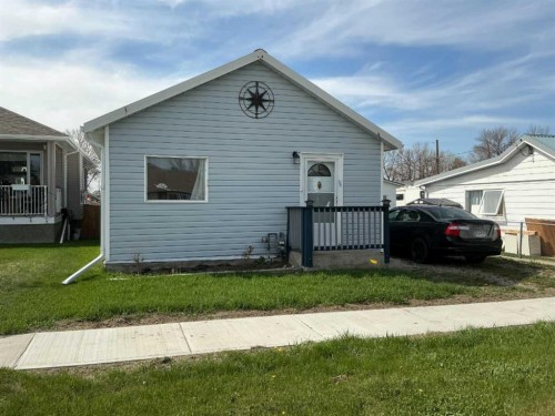 309 52 Avenue West, Claresholm, AB - Outdoor