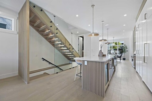 2708 18 Street Nw, Calgary, AB - Indoor Photo Showing Other Room