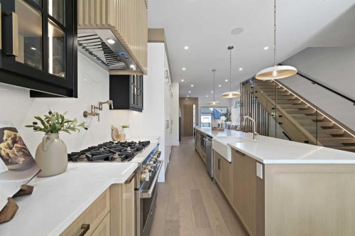 2708 18 Street Nw, Calgary, AB - Indoor Photo Showing Kitchen With Upgraded Kitchen