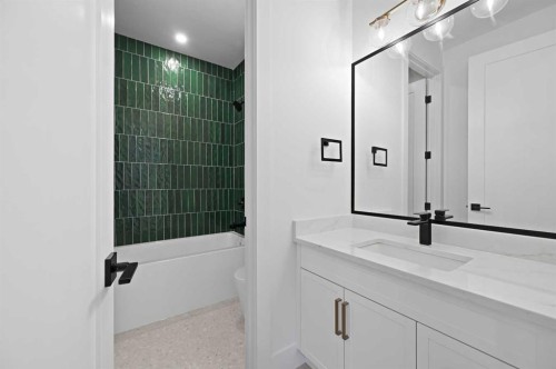 2708 18 Street Nw, Calgary, AB - Indoor Photo Showing Bathroom