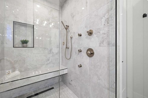 2708 18 Street Nw, Calgary, AB - Indoor Photo Showing Bathroom