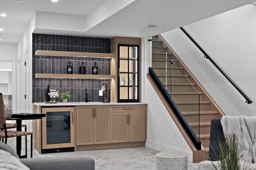 2708 18 Street Nw, Calgary, AB - Indoor Photo Showing Other Room