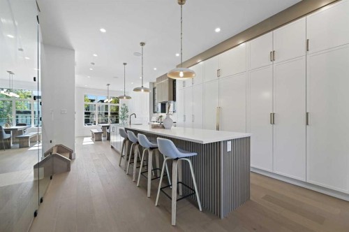 2708 18 Street Nw, Calgary, AB - Indoor Photo Showing Kitchen With Upgraded Kitchen