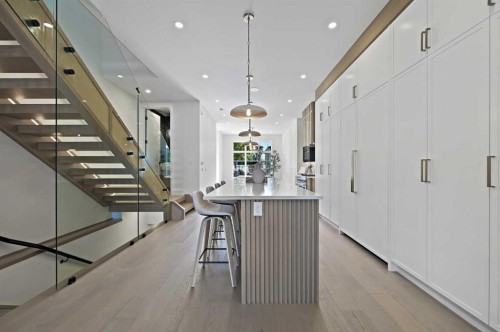 2708 18 Street Nw, Calgary, AB - Indoor Photo Showing Other Room