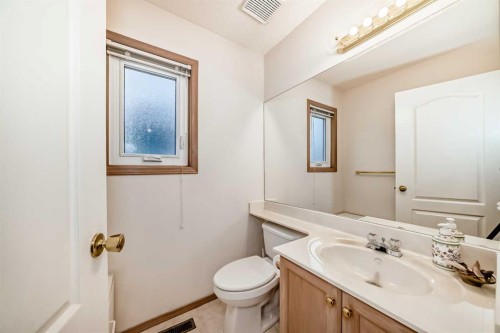 83 Hawkmount Green Nw, Calgary, AB - Indoor Photo Showing Bathroom