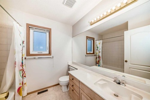 83 Hawkmount Green Nw, Calgary, AB - Indoor Photo Showing Bathroom