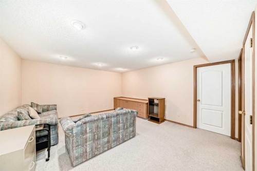 83 Hawkmount Green Nw, Calgary, AB - Indoor Photo Showing Other Room