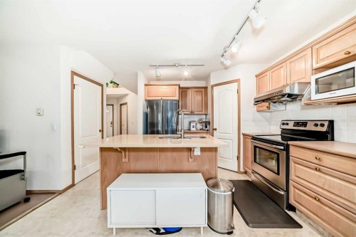 83 Hawkmount Green Nw, Calgary, AB - Indoor Photo Showing Kitchen