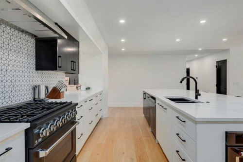1206 Varsity Estates Road Nw, Calgary, AB - Indoor Photo Showing Kitchen With Upgraded Kitchen