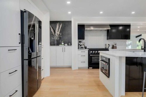 1206 Varsity Estates Road Nw, Calgary, AB - Indoor Photo Showing Kitchen With Upgraded Kitchen