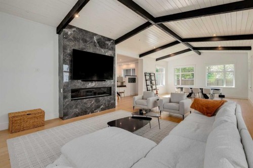 1206 Varsity Estates Road Nw, Calgary, AB - Indoor Photo Showing Living Room