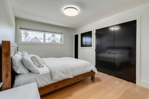 1206 Varsity Estates Road Nw, Calgary, AB - Indoor Photo Showing Bedroom
