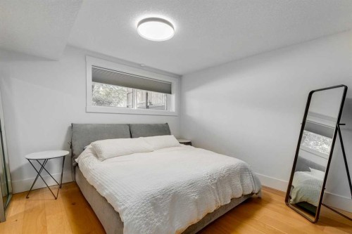 1206 Varsity Estates Road Nw, Calgary, AB - Indoor Photo Showing Bedroom
