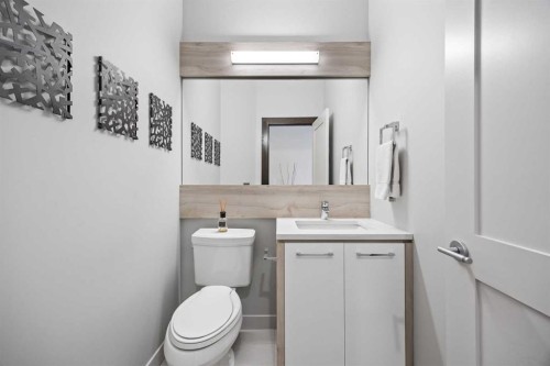 3 Tremblant Point Sw, Calgary, AB - Indoor Photo Showing Bathroom