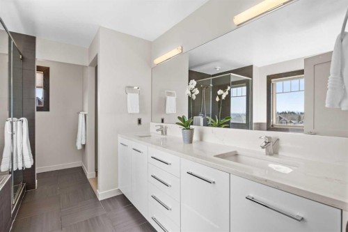 3 Tremblant Point Sw, Calgary, AB - Indoor Photo Showing Bathroom