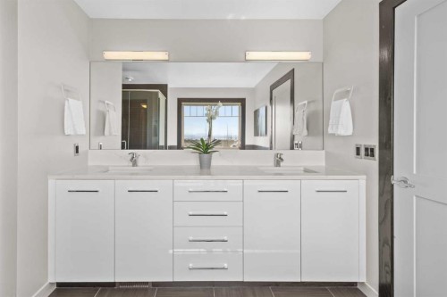 3 Tremblant Point Sw, Calgary, AB - Indoor Photo Showing Bathroom
