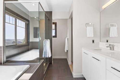 3 Tremblant Point Sw, Calgary, AB - Indoor Photo Showing Bathroom