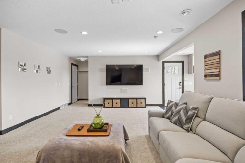 3 Tremblant Point Sw, Calgary, AB - Indoor Photo Showing Living Room
