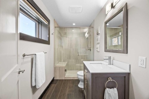 3 Tremblant Point Sw, Calgary, AB - Indoor Photo Showing Bathroom