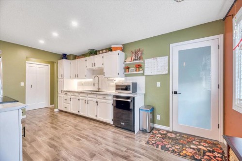 112 Thorson Crescent, Okotoks, AB - Indoor Photo Showing Kitchen