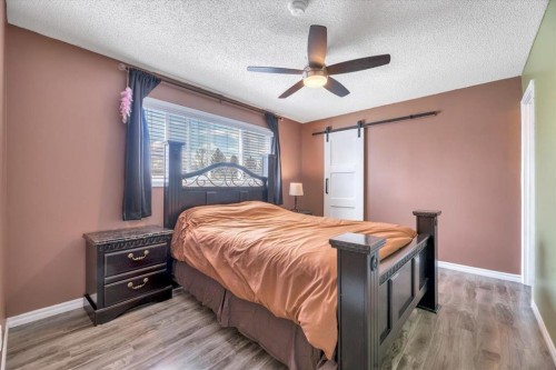 112 Thorson Crescent, Okotoks, AB - Indoor Photo Showing Bedroom