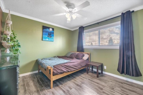 112 Thorson Crescent, Okotoks, AB - Indoor Photo Showing Bedroom