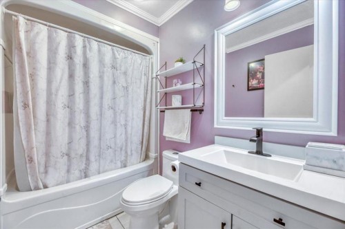112 Thorson Crescent, Okotoks, AB - Indoor Photo Showing Bathroom