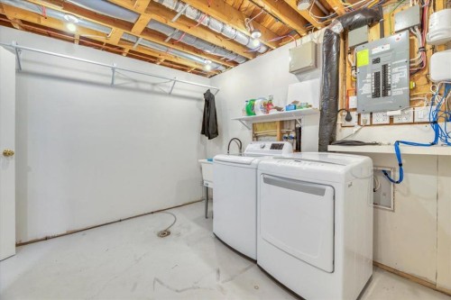112 Thorson Crescent, Okotoks, AB - Indoor Photo Showing Laundry Room
