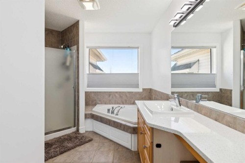 826 Wentworth Place Sw, Calgary, AB - Indoor Photo Showing Bathroom