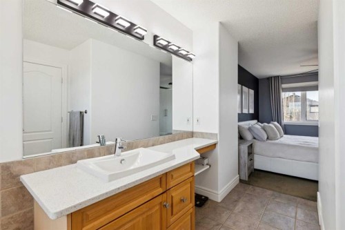 826 Wentworth Place Sw, Calgary, AB - Indoor Photo Showing Bathroom