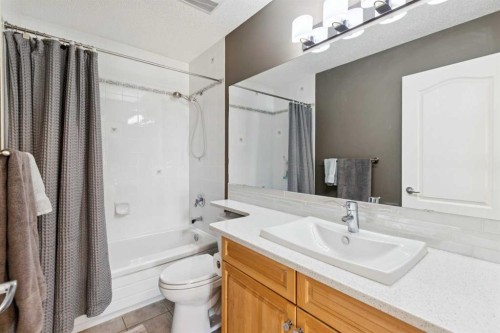 826 Wentworth Place Sw, Calgary, AB - Indoor Photo Showing Bathroom
