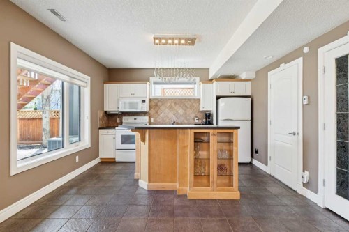 826 Wentworth Place Sw, Calgary, AB - Indoor Photo Showing Kitchen