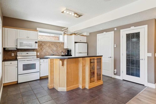 826 Wentworth Place Sw, Calgary, AB - Indoor Photo Showing Kitchen