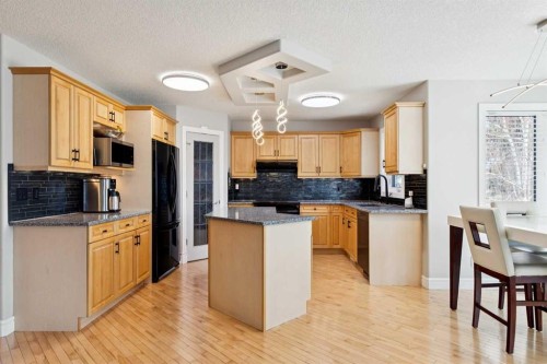 826 Wentworth Place Sw, Calgary, AB - Indoor Photo Showing Kitchen