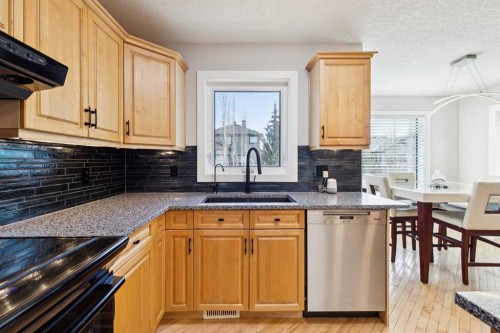 826 Wentworth Place Sw, Calgary, AB - Indoor Photo Showing Kitchen