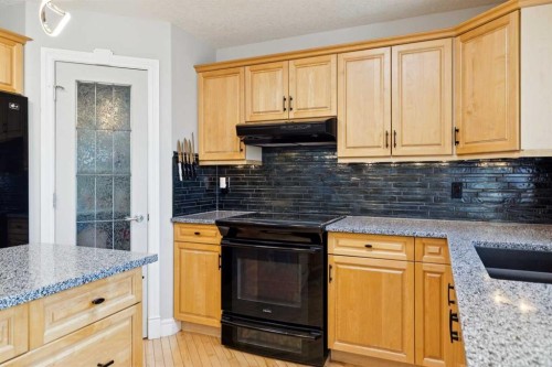 826 Wentworth Place Sw, Calgary, AB - Indoor Photo Showing Kitchen