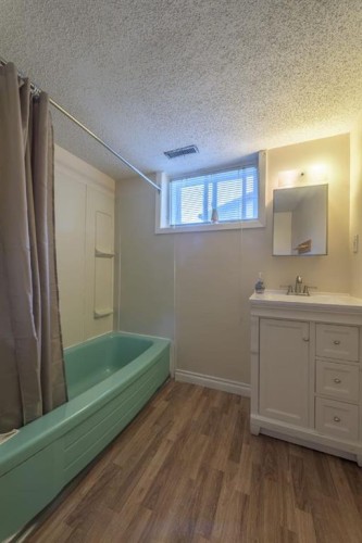 202 15 Avenue Ne, Calgary, AB 