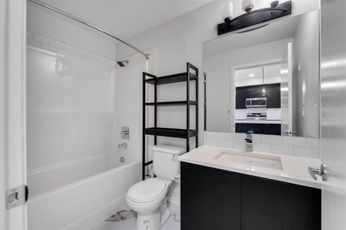 3201-220 Seton Grove Se, Calgary, AB - Indoor Photo Showing Bathroom