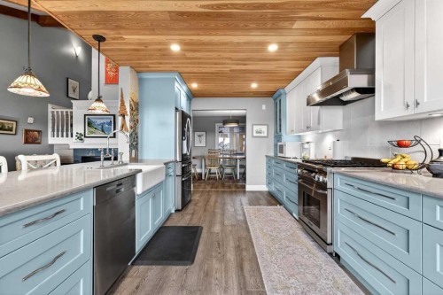 832-860 Midridge Drive Se, Calgary, AB - Indoor Photo Showing Kitchen With Upgraded Kitchen