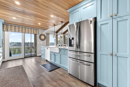 832-860 Midridge Drive Se, Calgary, AB - Indoor Photo Showing Kitchen