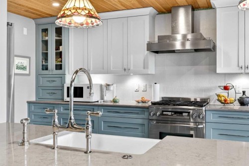 832-860 Midridge Drive Se, Calgary, AB - Indoor Photo Showing Kitchen With Upgraded Kitchen