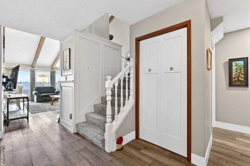 832-860 Midridge Drive Se, Calgary, AB - Indoor Photo Showing Other Room