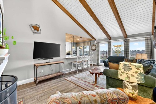 832-860 Midridge Drive Se, Calgary, AB - Indoor Photo Showing Living Room